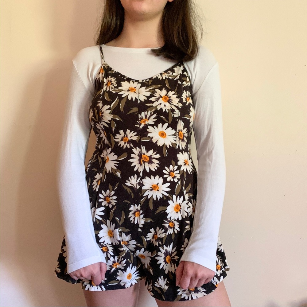 Kimchi Blue UO Bow Back Daisy Romper